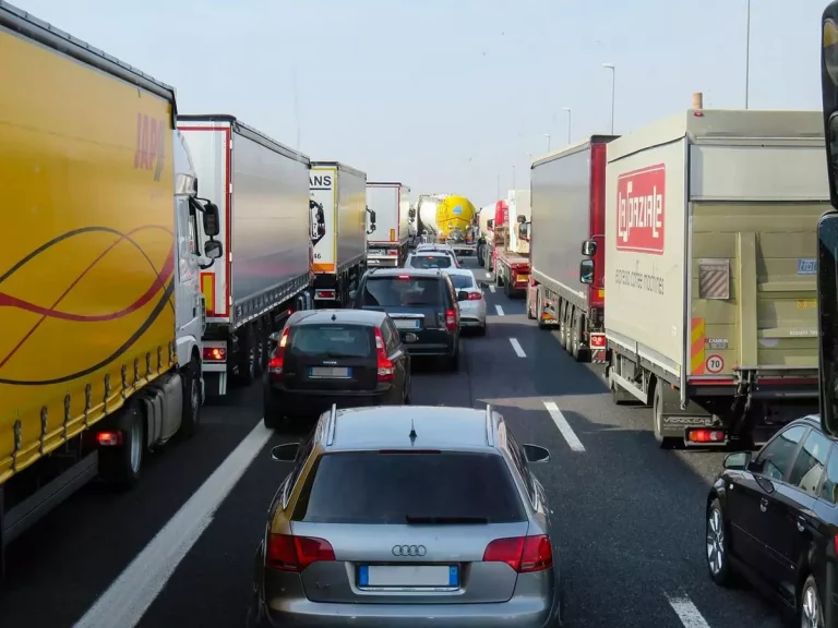 Jak wynajem pojazdów ciężarowych może przyspieszyć rozwój Twojej firmy?