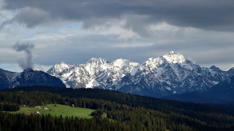 Zakopane poza utartym szlakiem – gdzie wynająć spokojny apartament?